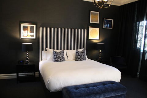 Mrs Banks Hotel - Accommodation Yamba 0
