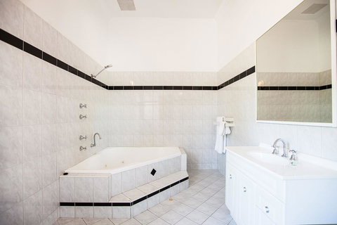 Captain Stirling Hotel - Accommodation Yamba 26