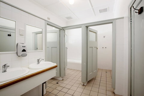 Captain Stirling Hotel - Accommodation Yamba 10