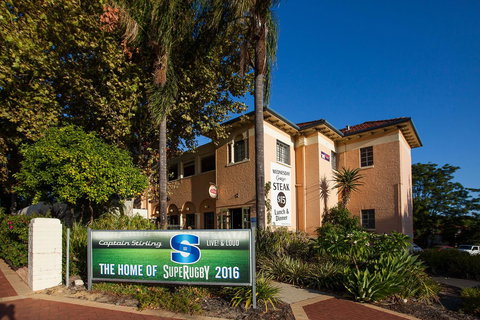 Captain Stirling Hotel - Accommodation Yamba 4