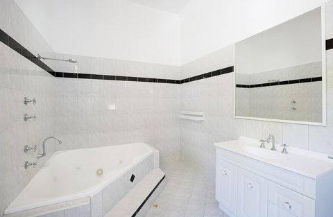 Captain Stirling Hotel - Accommodation Yamba 9