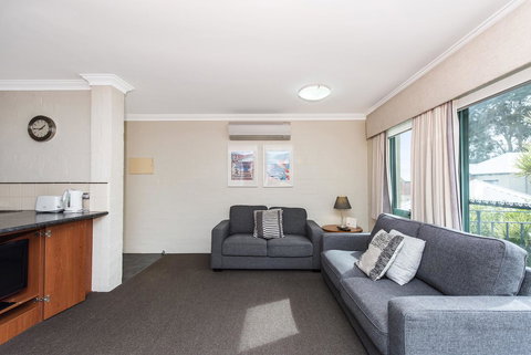 Subiaco Village 20 - Accommodation Yamba 4