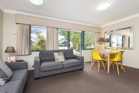 Subiaco Village 20 - Accommodation Yamba 2