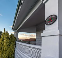 Serpentine Rose - Accommodation Yamba