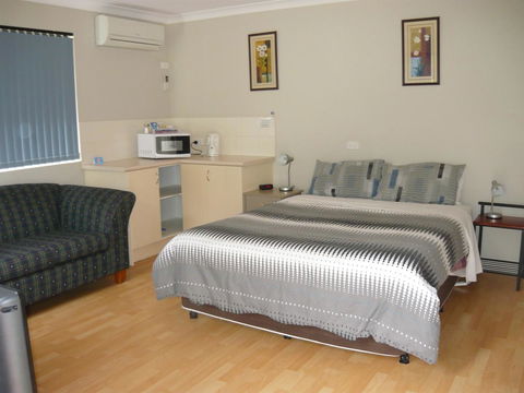 Albany Apartments - Accommodation Yamba 0