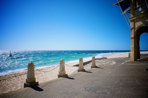 Cottesloe Artist's Beach Retreat - Accommodation Yamba 6