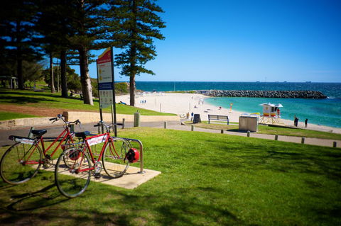 Cottesloe Artist's Beach Retreat - Accommodation Yamba 15