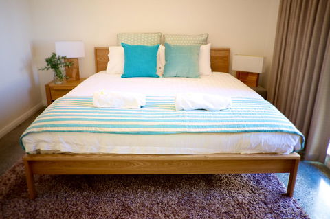 Cottesloe Artist's Beach Retreat - Accommodation Yamba 9