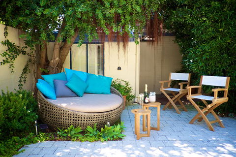 Cottesloe Artist's Beach Retreat - Accommodation Yamba 1