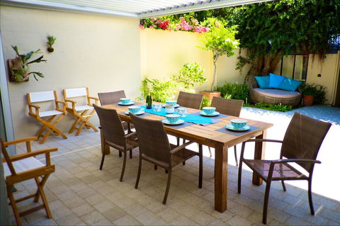 Cottesloe Artist's Beach Retreat - Accommodation Yamba 2