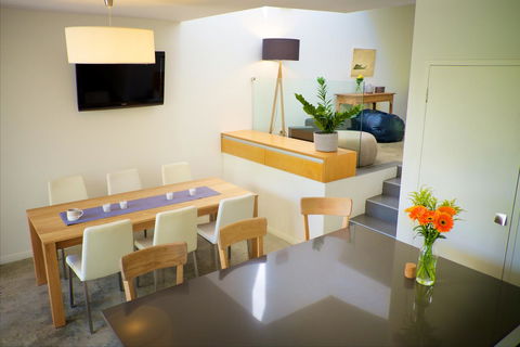 Cottesloe Artist's Beach Retreat - Accommodation Yamba 12