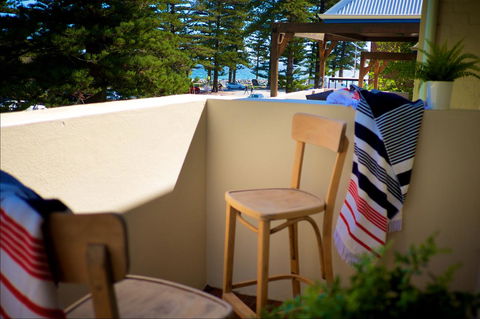 Cottesloe Artist's Beach Retreat - Accommodation Yamba 14