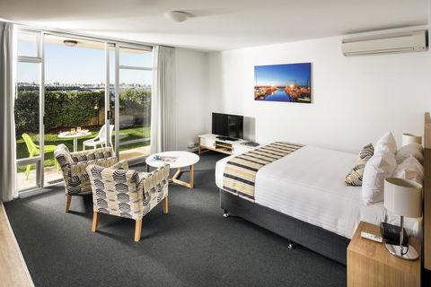 Be. Fremantle - Accommodation Yamba 5