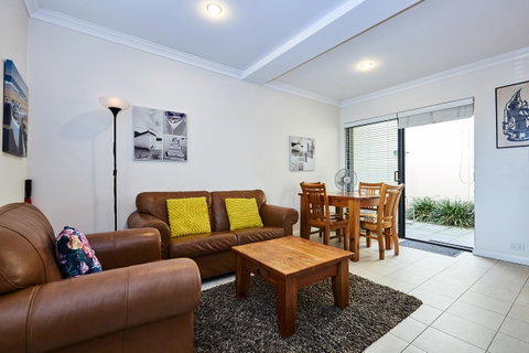 Fremantle Townhouse U/5 - Accommodation Yamba 3