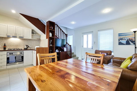 Fremantle Townhouse U/5 - Accommodation Yamba 2