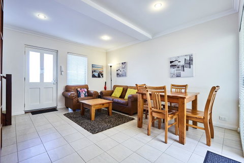 Fremantle Townhouse U/5 - Accommodation Yamba 4