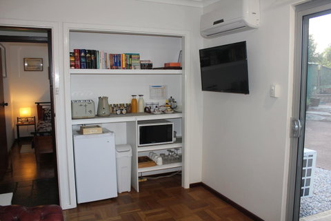 Jacaranda Hideaway Bed & Breakfast - Accommodation Yamba 4