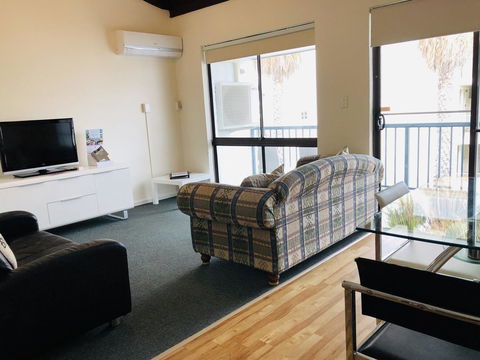 Seashore Memories - Sleeps 3 - Accommodation Yamba 3