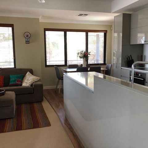 Mullaloo Beachfront Retreat - Accommodation Yamba 4