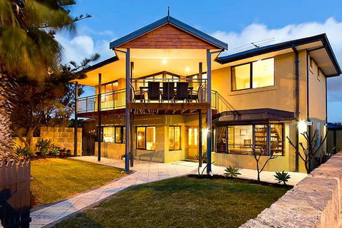 Mullaloo Beachfront Retreat - Accommodation Yamba 0