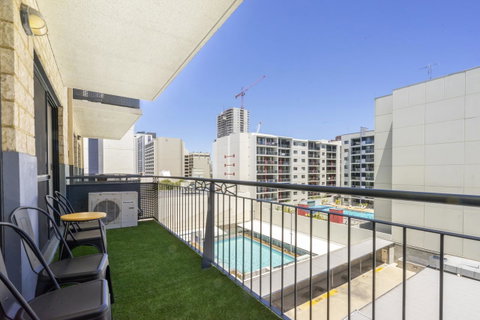 Oversized Eastend Sleeps 6 Free PARKING+POOL WIFI - Accommodation Yamba 22