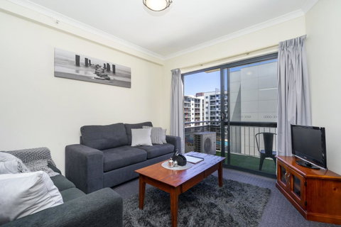 Oversized Eastend Sleeps 6 Free PARKING+POOL WIFI - Accommodation Yamba 6
