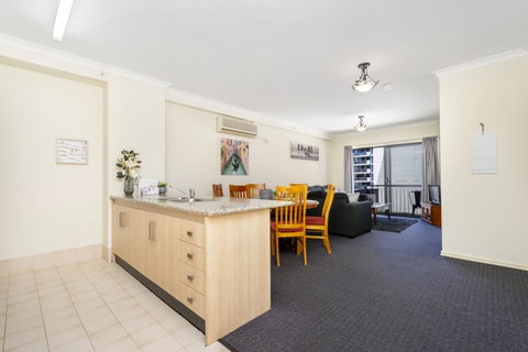Oversized Eastend Sleeps 6 Free PARKING+POOL WIFI - Accommodation Yamba 2