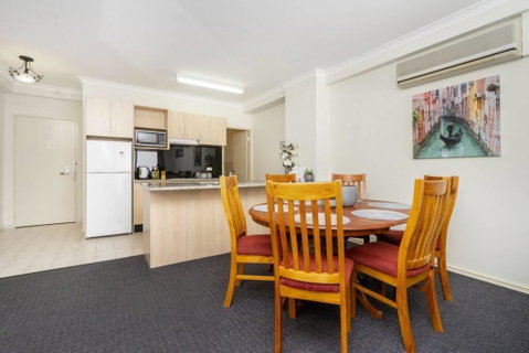 Oversized Eastend Sleeps 6 Free PARKING+POOL WIFI - Accommodation Yamba 27