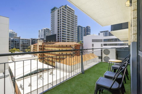 Oversized Eastend Sleeps 6 Free PARKING+POOL WIFI - Accommodation Yamba 20