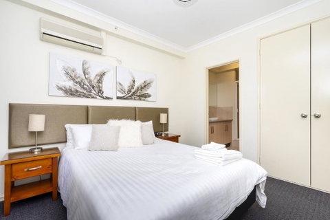 Oversized Eastend Sleeps 6 Free PARKING+POOL WIFI - Accommodation Yamba 18