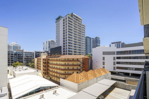 Oversized Eastend Sleeps 6 Free PARKING+POOL WIFI - Accommodation Yamba 23