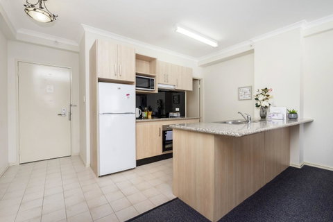 Oversized Eastend Sleeps 6 Free PARKING+POOL WIFI - Accommodation Yamba 10