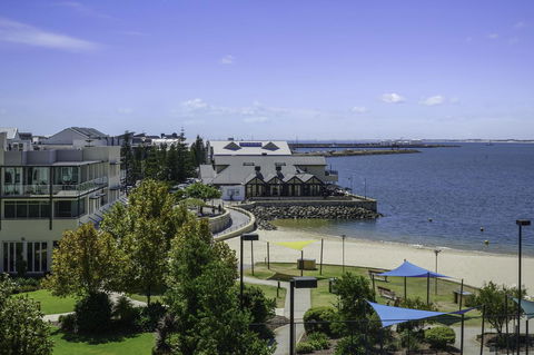 Luxury Suite Bunbury - Accommodation Yamba 0