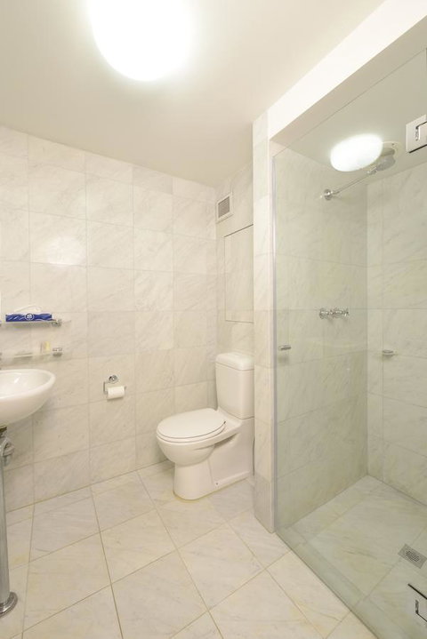 Sullivans Hotel - Accommodation Yamba 2