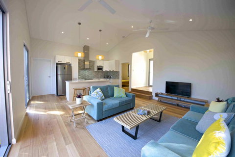 Sunny Blinco Street House - Accommodation Yamba 2