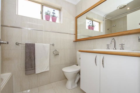 Leederville Townhouse - Accommodation Yamba 5