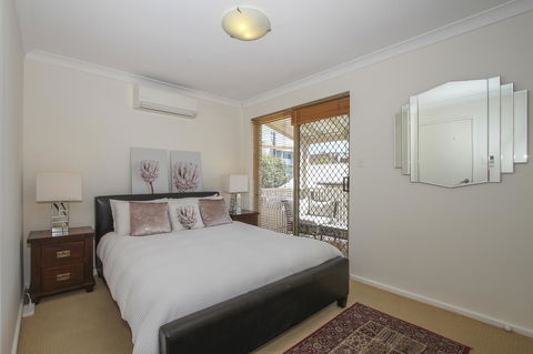 Leederville Townhouse - Accommodation Yamba 3