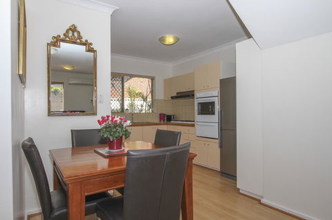 Leederville Townhouse - Accommodation Yamba 1