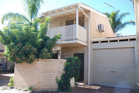 Leederville Townhouse - Accommodation Yamba 7
