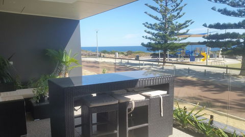 Mandurah Beach Front Apartment - Accommodation Yamba 0