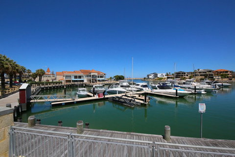 Studio Style Mindarie Marina - Accommodation Yamba 10