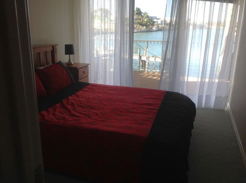 Waterside Canal Dreams - Accommodation Yamba 19