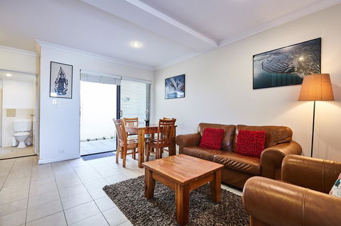 Fremantle Townhouse Unit 6 - Accommodation Yamba 1