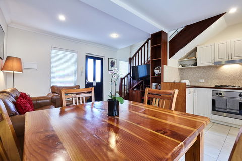 Fremantle Townhouse Unit 6 - Accommodation Yamba 0