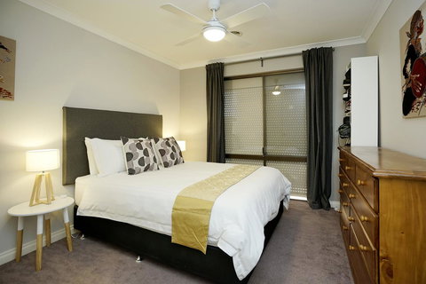Marcus Villa Booragoon - Accommodation Yamba 1