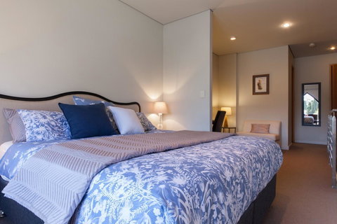 Cloisters - Accommodation Yamba 10