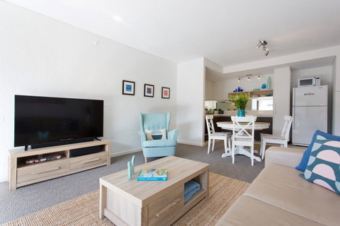 Beachside Living - South Fremantle - Accommodation Yamba 1