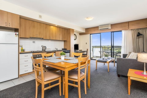 508 Stupendous Sunsets & Views Pool Gym Parking - Accommodation Yamba 10