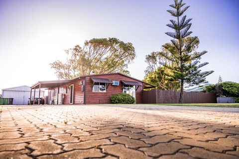 The Bothy Lancelin Family Retreat - Accommodation Yamba 0