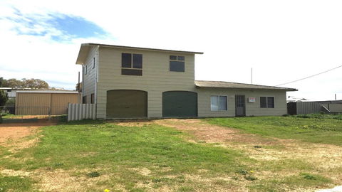 Don\'t Worry Be Happy - Accommodation Yamba 0
